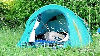 Nudist MILF Alžběta forth the tent